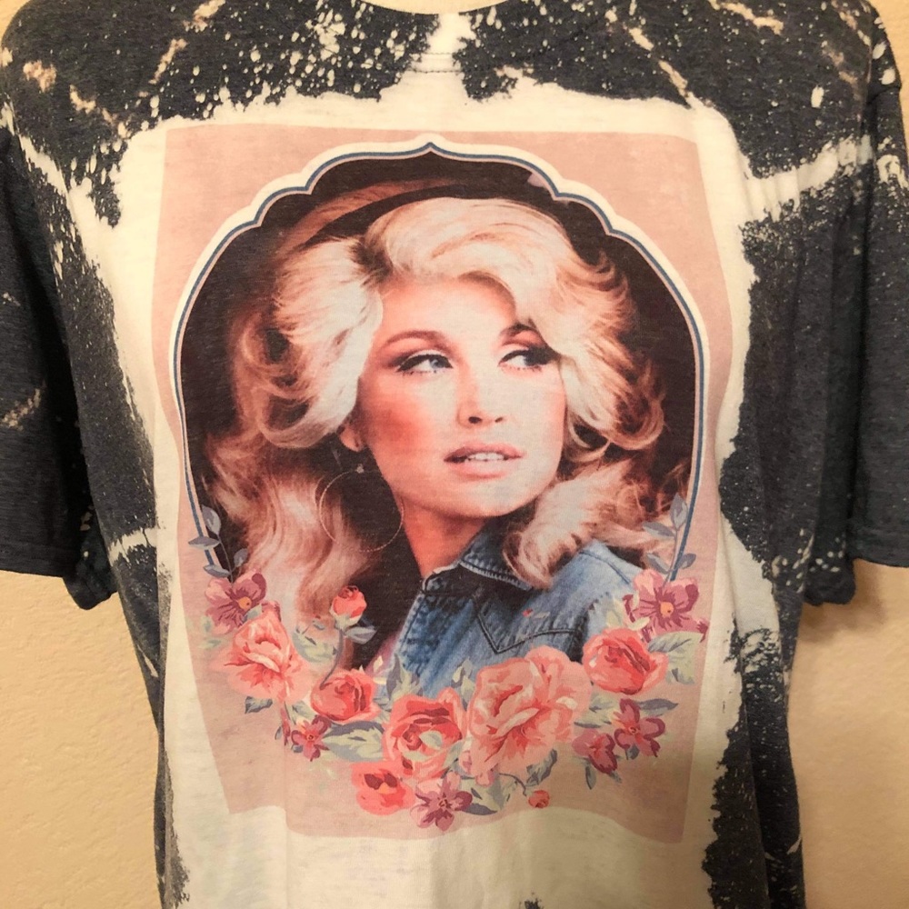 WHISKEY KISS Dolly Parton Graphic Tee - Picture 3 of 5